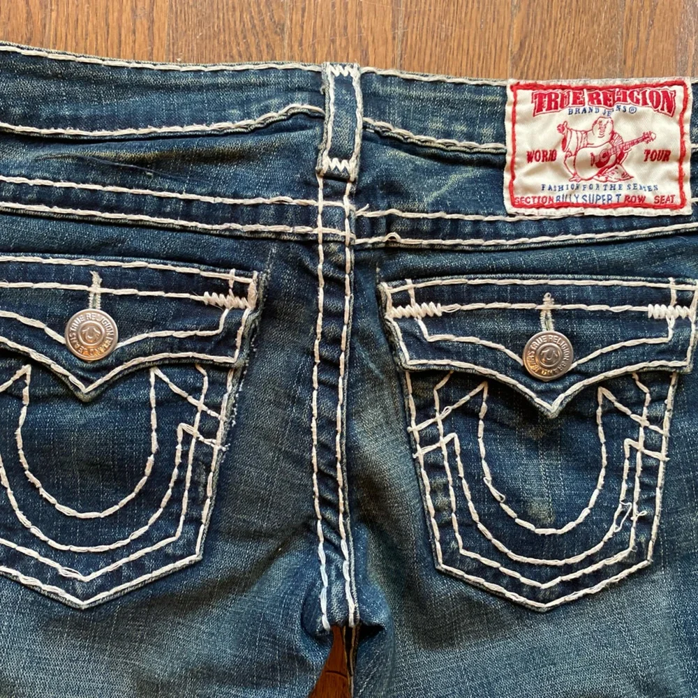 True Religion Dark Blue Denim Jeans with White Stitching - Picture 4 of 7